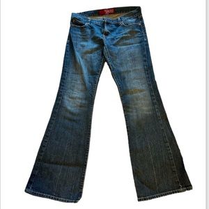 GUESS Jeans Stretch- LOOK INCREDIBLE ON!!